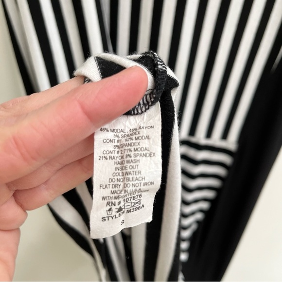 Comfy USA Black White Striped Abstract Sleeveless Asymmetrical Dress Size Small - Picture 9 of 10